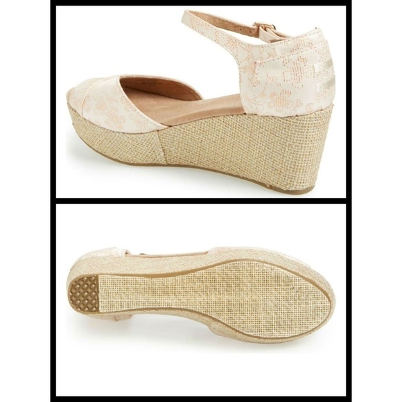 💕TOMS💕 Rose Gold Floral Platform Wedge Sandals - Picture 3 of 8